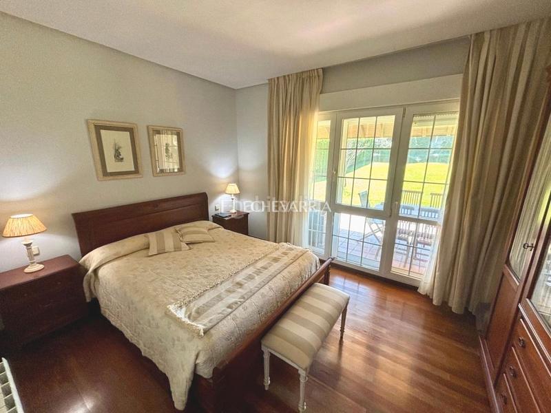 Foto 636497a1-4255-41d5-b631-6eb27f7db2b6. Chalet with heating parking in santa maría de Getxo Getxo