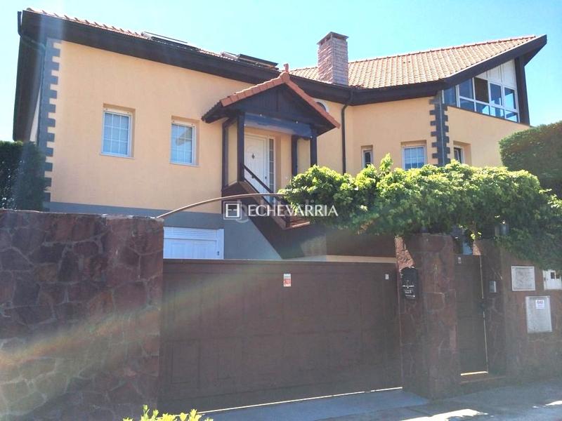 Foto 67cf8056-cc0e-4b19-8f82-bd53560d2cef. Chalet with heating parking in santa maría de Getxo Getxo