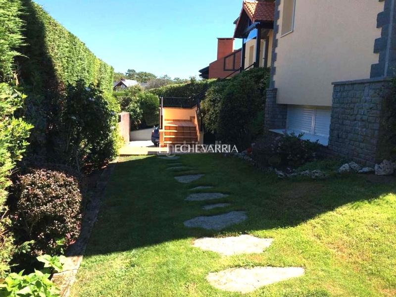 Foto 95c6b9b0-33b8-4eab-a28b-b7747a168ab5. Chalet with heating parking in santa maría de Getxo Getxo