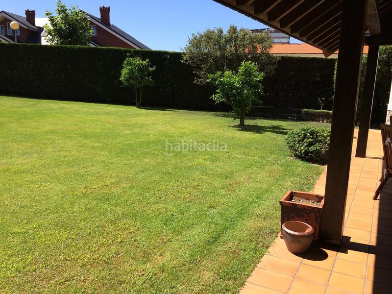 Foto a55a2b40-9235-4c75-b3fb-e8d49600e080. Chalet with heating parking in santa maría de Getxo Getxo