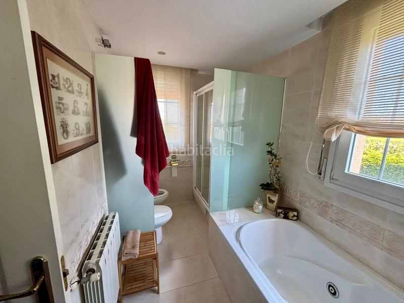 Foto ceb1f7b6-7a77-409b-94a8-bbdeb0aa3a8c. Chalet with heating parking in santa maría de Getxo Getxo