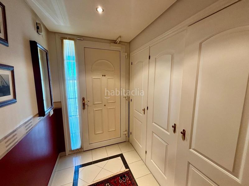 Foto d4f4d1b9-86d2-49ae-af5d-a88de5b81637. Chalet with heating parking in santa maría de Getxo Getxo