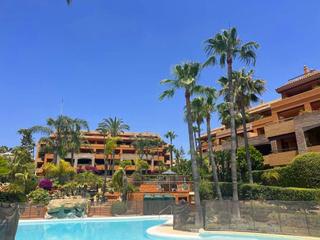 Attique à Bahía de Marbella. Se vende espectacular ático dúplex en gran bahía