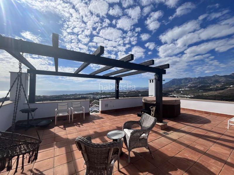 Foto 4d21828b-1898-4186-a9dd-5205e9267d78. Alquiler casa adosada impresionante dúplex con vistas al mar. en Marbella