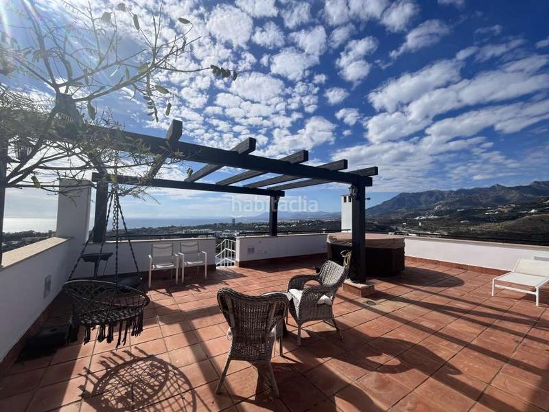 Foto d7283f48-d304-4144-b1a4-ff101347fe2f. Alquiler casa adosada impresionante dúplex con vistas al mar. en Marbella