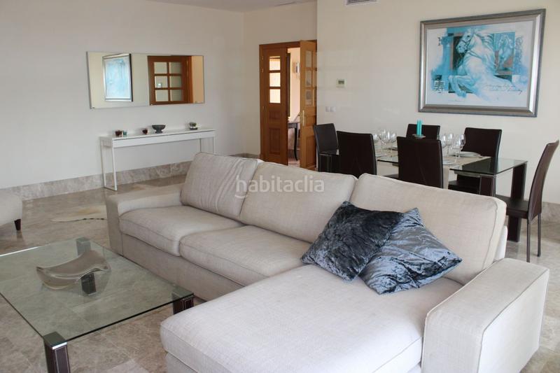 Foto e0053318-dbbc-471e-be10-7bb1ba8cfd37. Alquiler casa adosada impresionante dúplex con vistas al mar. en Marbella