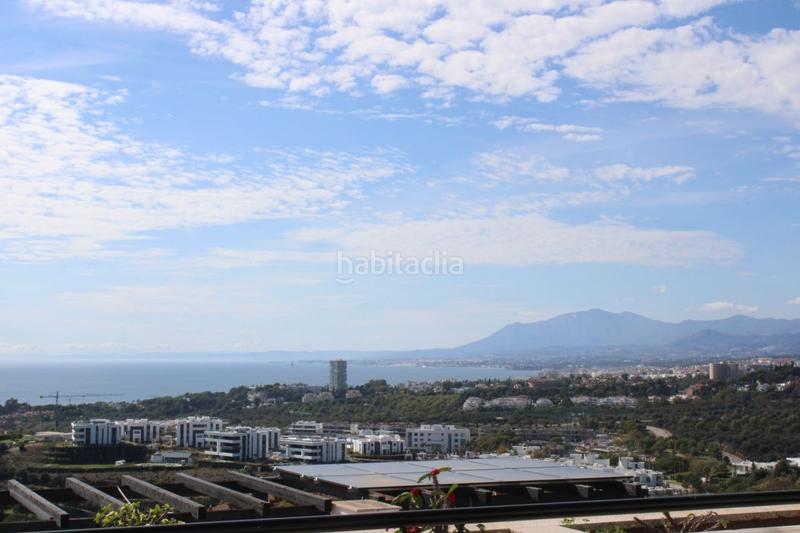 Foto f4e3a278-6b59-47da-85a1-1b1176696408. Alquiler casa adosada impresionante dúplex con vistas al mar. en Marbella