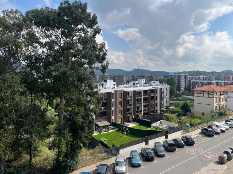 Foto f0a6fc1e-0c27-4791-b403-ed5e459da2bc. Piso venta piso en algorta zona bidezabal en santa maría de Getxo Getxo
