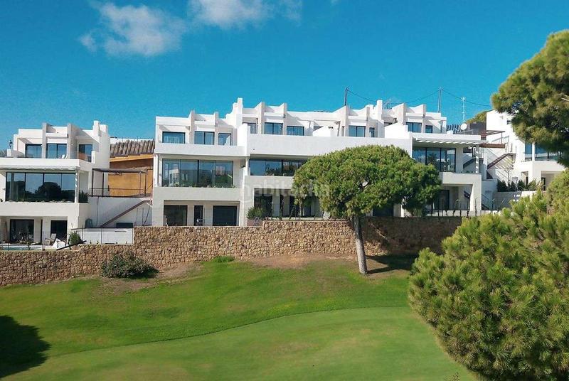 Foto 588a4863-e350-498b-8db3-06051bc60c0d. Casa adosada se vende casa adosada en cabopino en Marbella