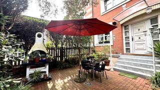 Casa adosada en Las Arenas. Venta duplex en las arenas