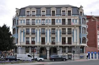 Rent Office space in Las Arenas. Se alquila oficina cerca del puente colgante