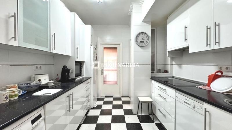 Foto 37de8fb4-c434-446c-a7cc-ff47d7bf09e6. Etagenwohnung mit heizung parking in Las Arenas Getxo