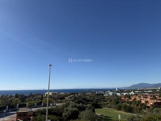 Miete Reihenhaus in Bahía de Marbella. Impresionante dúplex con vistas al mar.