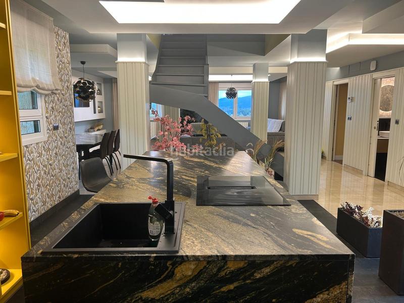 Foto 1584357f-e641-4af7-94d6-90f8d89a29e1. Chalet avec chauffage parking piscine dans Loiu