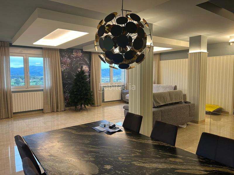 Foto 25db2215-62b8-4227-acea-975c77a9985e. Chalet avec chauffage parking piscine dans Loiu