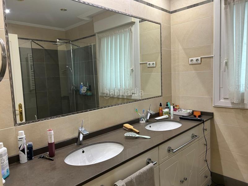 Foto f8e5903f-81cd-40b6-817f-70a282b4f863. Chalet avec chauffage parking piscine dans Loiu