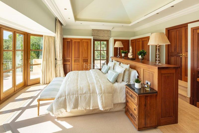 Foto 137f03eb-2ffc-4d05-ad7d-70a26707b251. Casa amb aparcament piscina a lomas de Marbella club Marbella