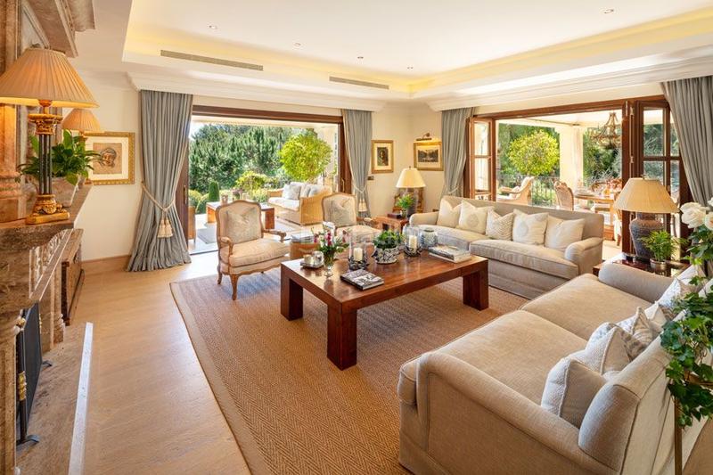 Foto 17fcc23a-f440-4e8e-953d-dbad050c9bd6. Casa amb aparcament piscina a lomas de Marbella club Marbella