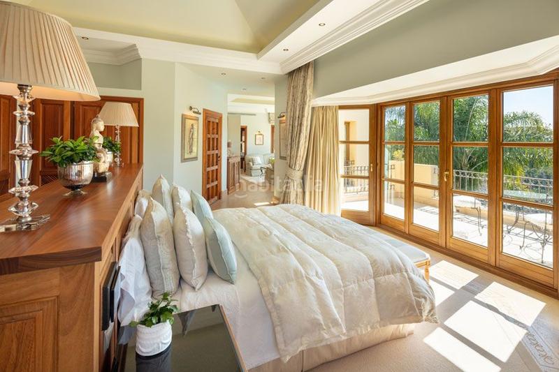 Foto 47887df3-04f6-4d9a-8df0-ca34dcdcb312. Casa amb aparcament piscina a lomas de Marbella club Marbella