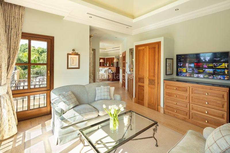 Foto 6d3f6b26-0a51-4d12-ac1b-a6f2e8392c67. Casa amb aparcament piscina a lomas de Marbella club Marbella