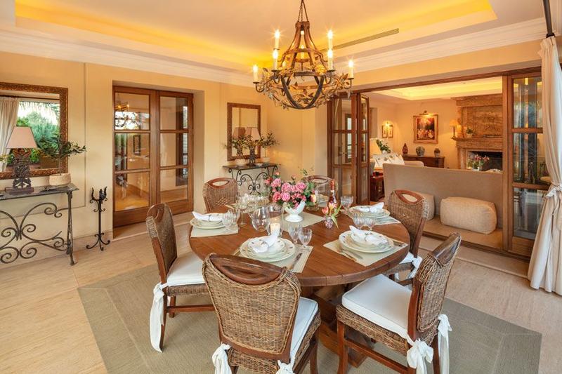 Foto 82e15890-d10c-4200-aeaf-3f8e9468d883. Casa amb aparcament piscina a lomas de Marbella club Marbella