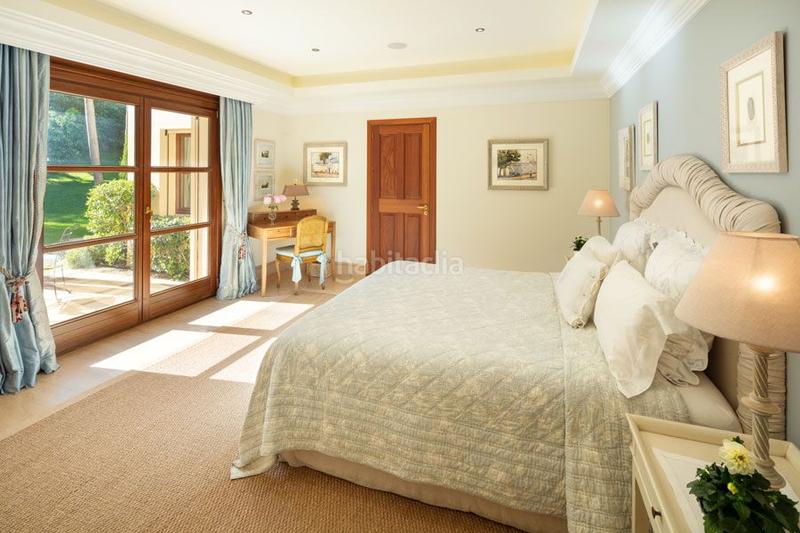 Foto 9b93ff3a-1ea5-4b75-9c56-7fc2bcf9933b. Casa amb aparcament piscina a lomas de Marbella club Marbella