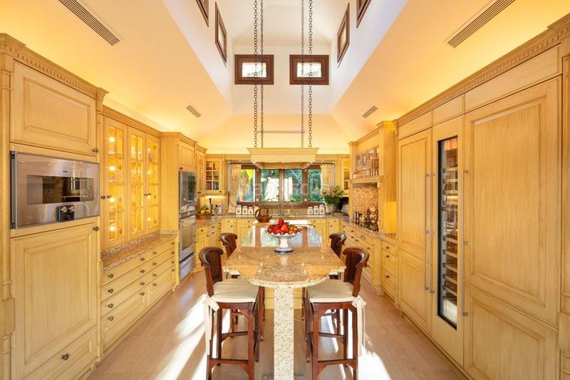 Foto b2d99507-3da5-4900-938d-b1bcabeafd46. Casa amb aparcament piscina a lomas de Marbella club Marbella