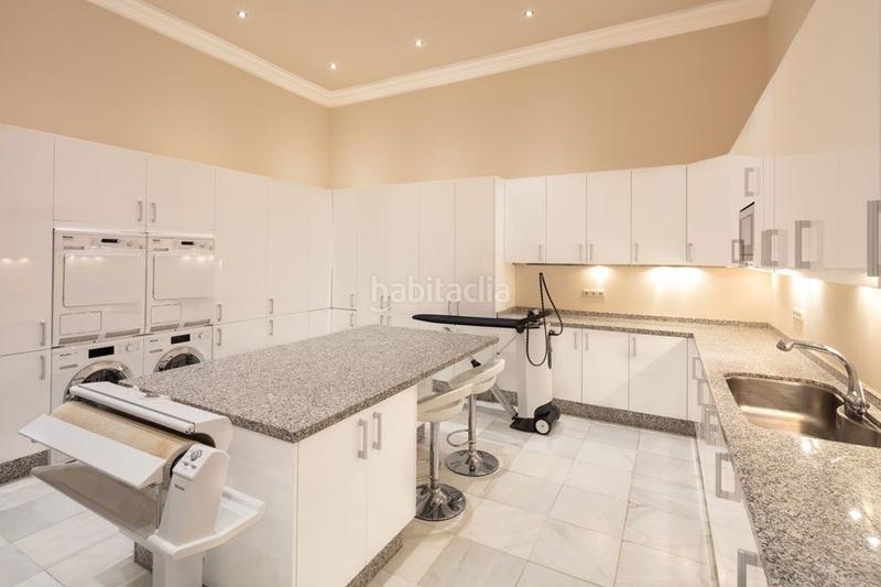 Foto b76646ce-8cff-4685-8378-9eb790d9013b. Casa amb aparcament piscina a lomas de Marbella club Marbella