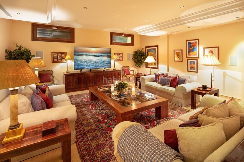 Foto d0d65187-eb53-48b2-973f-38b029f785a2. Casa amb aparcament piscina a lomas de Marbella club Marbella