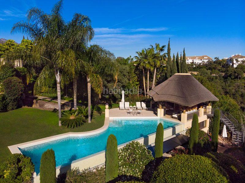 Foto ea714368-c0a8-4e91-a8b6-9fe1fdf59282. Casa amb aparcament piscina a lomas de Marbella club Marbella