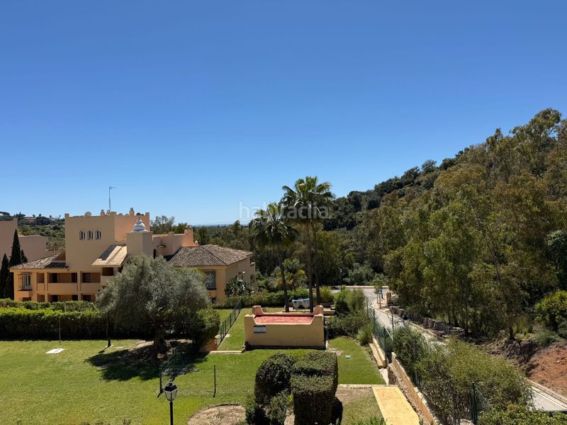 Foto 612eee68-cb27-4c06-aabc-17d3f35dbf94. Piso en Elviria Marbella