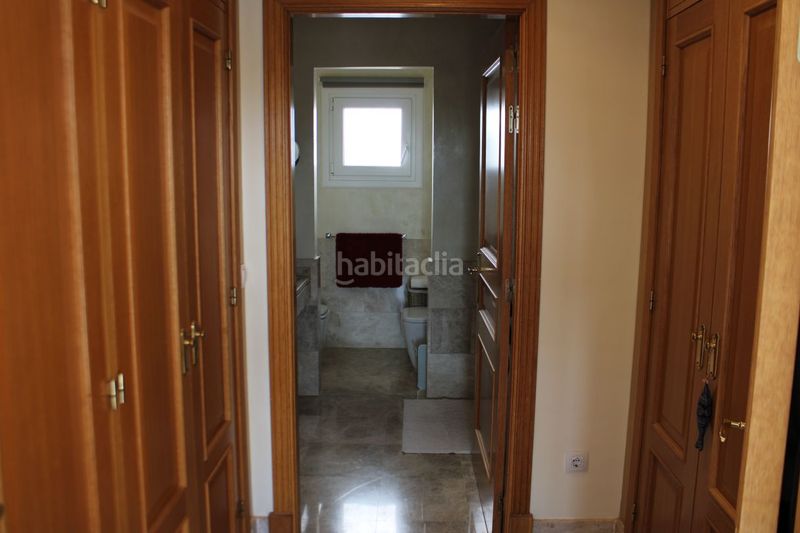 Foto dba0d2da-3803-484c-8d90-f316d0a2b413. Casa amb calefacció aparcament piscina a Santa Clara Marbella