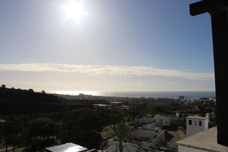 Foto fe0cc743-b296-46db-8a40-52490a37df38. Casa amb calefacció aparcament piscina a Santa Clara Marbella