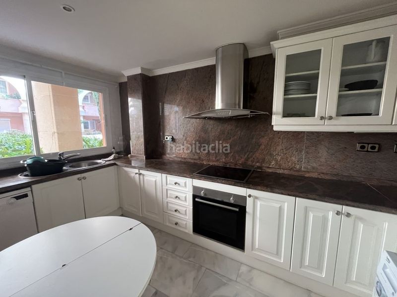 Foto 820a2061-838a-4ca1-b407-717345317094. Pis amb aparcament piscina a Los Naranjos Marbella