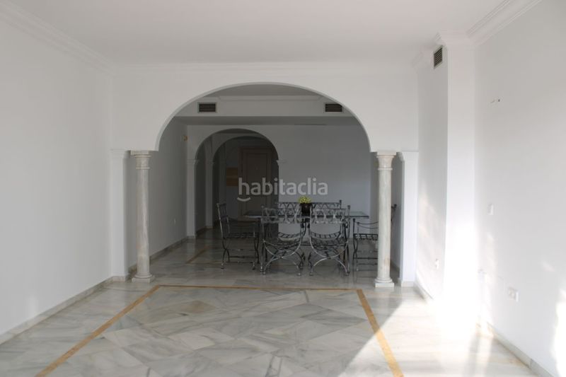 Foto b86ebe03-c796-4c28-a3ed-16ca8ebdc1fb. Pis amb aparcament piscina a Los Naranjos Marbella