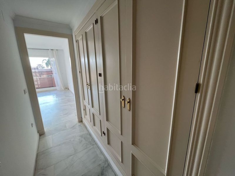 Foto be781005-0cde-4747-9d43-1000f55d849a. Pis amb aparcament piscina a Los Naranjos Marbella