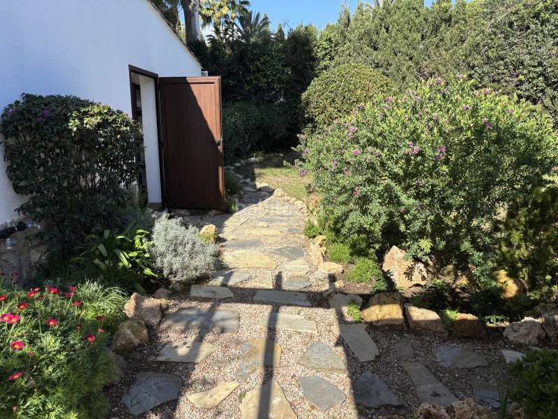 Foto eb2c8eed-f777-4b52-b539-a964d5c78a18. Casa amb aparcament piscina a bahía de Marbella Marbella
