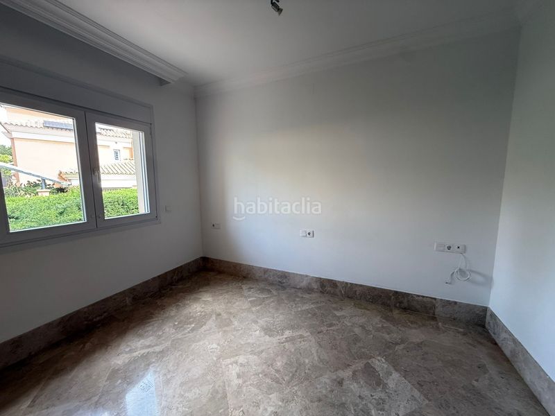 Foto 070aaf84-33a1-4430-89cb-91d44a6e3fbe. Casa adossada amb aparcament piscina a Santa Clara Marbella