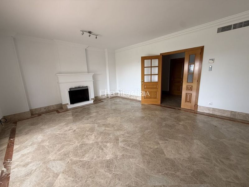 Foto 0af76380-6883-4b11-9b43-138053317018. Casa adossada amb aparcament piscina a Santa Clara Marbella