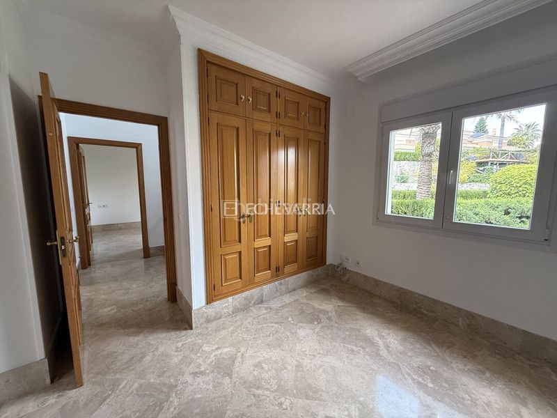 Foto 5c12c5b9-25c5-4968-9c36-70b3c2d0ad19. Casa adossada amb aparcament piscina a Santa Clara Marbella