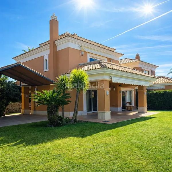 Foto 8205db47-41f4-4e36-ad0c-76e4415d6211. Casa adossada amb aparcament piscina a Santa Clara Marbella