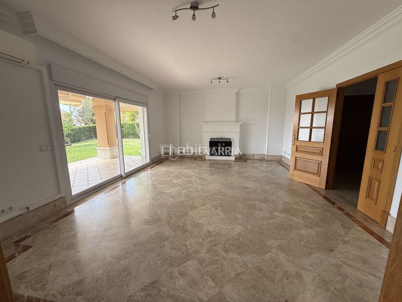 Foto b8c1e3c5-93bd-49fd-9e06-c13417e980ed. Casa adossada amb aparcament piscina a Santa Clara Marbella