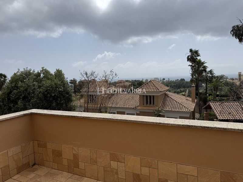 Foto c9b433c5-bfce-4460-8e00-36eb4071cf1d. Casa adossada amb aparcament piscina a Santa Clara Marbella