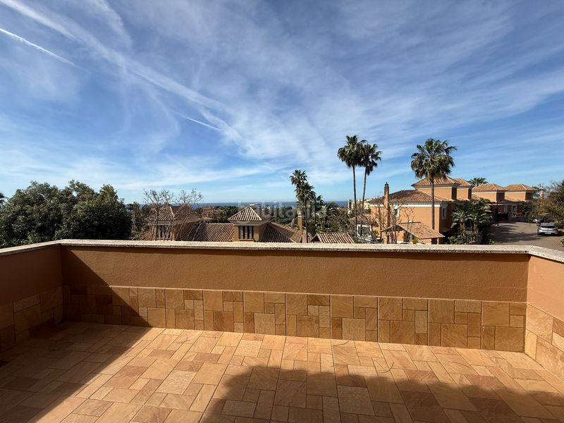 Foto e22b0b35-4b69-45bf-9bd4-8d179d643413. Casa adossada amb aparcament piscina a Santa Clara Marbella