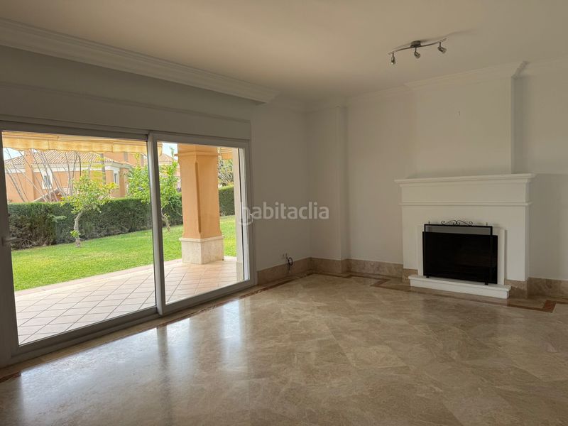 Foto f196ca4d-9856-4f9e-880f-fe2938fc0638. Casa adossada amb aparcament piscina a Santa Clara Marbella