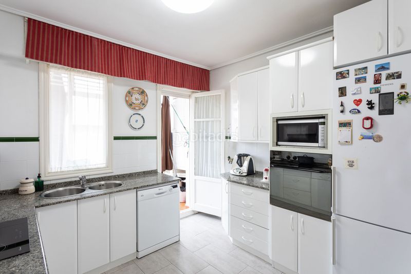 Foto 194f2d86-e469-4979-8e13-7d9010546cea. Pis amb calefacció aparcament a Las Arenas Getxo