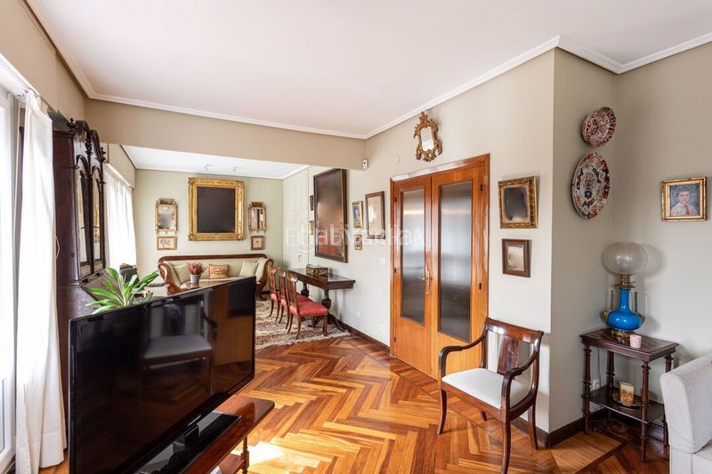 Foto a96d2bad-8c09-4d5c-bc1e-eaa6739251b6. Pis amb calefacció aparcament a Las Arenas Getxo