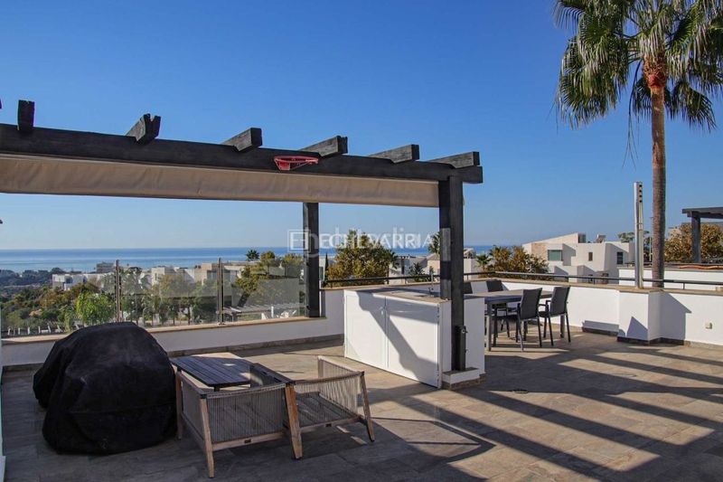 Foto 50d4e81c-097e-4a8f-a724-66bb123f3dd7. Casa adossada amb calefacció aparcament piscina a Marbella
