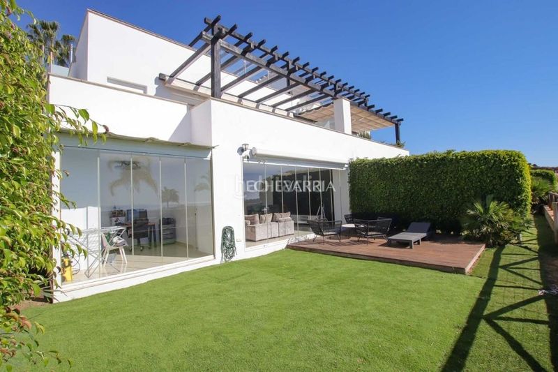 Foto 953e2ae1-194a-47c5-9ca9-0d87ce30d6ae. Casa adossada amb calefacció aparcament piscina a Marbella