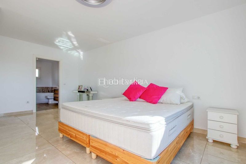 Foto 98df8bc2-795b-464c-a417-02a81f71406a. Casa adossada amb calefacció aparcament piscina a Marbella
